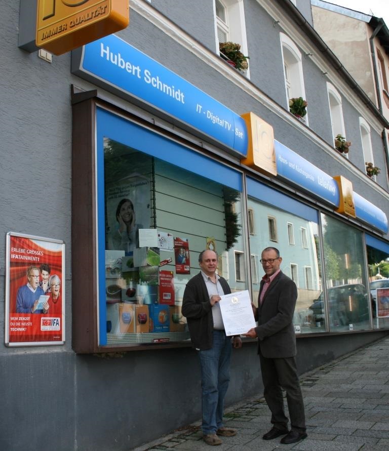 Uebergabe der 1a Auszeichnung durch 2. Buergermeister Karl Lorenz