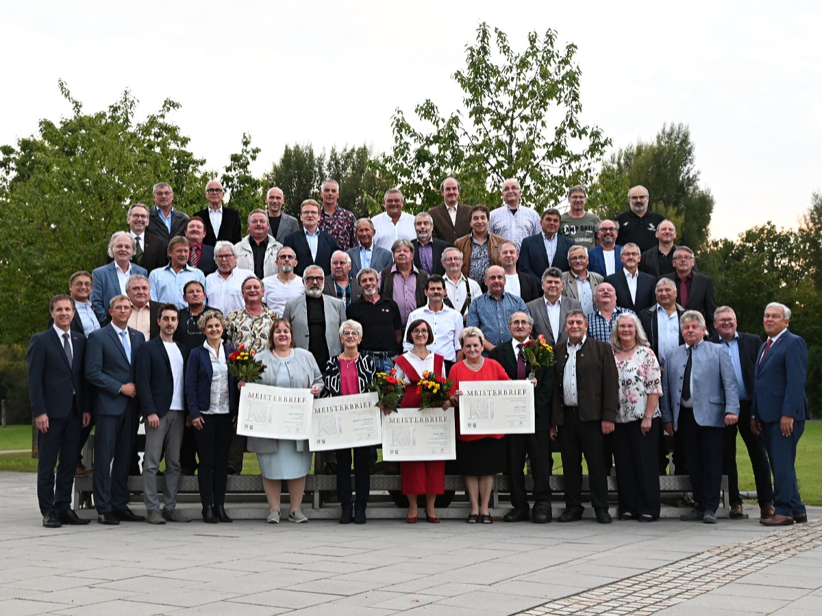 Goldener Meisterbrief: 2.Reihe 4. von rechts: Hubert Schmidt